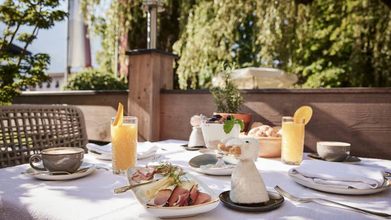 Frühstückstisch auf der Terrasse - Der Brandstetterhof