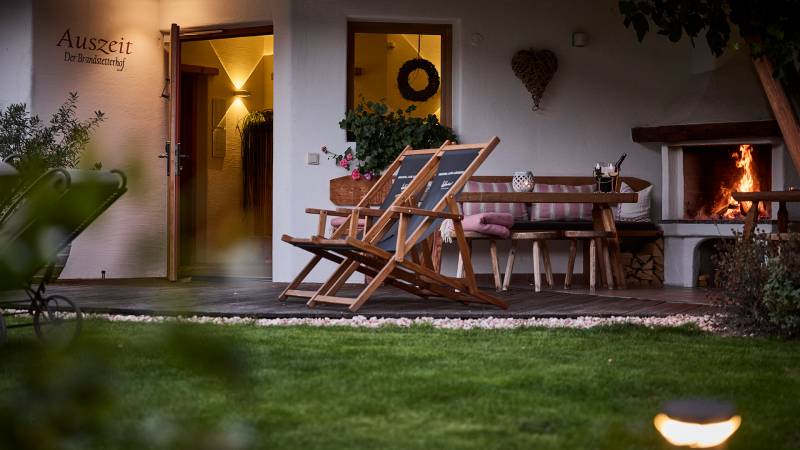Wellnesslounge mit Feuer Outdoor - Der Brandstetterhof