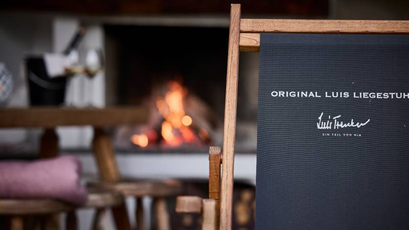 Kamin und Luis Trenker Liegestuhl - Der Brandstetterhof