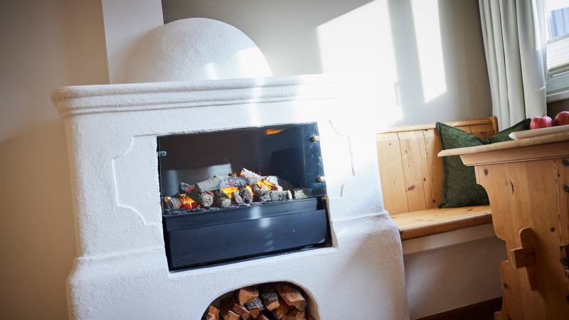 Zimmer mit Kamin und Effektfeuer - Der Brandstetterhof