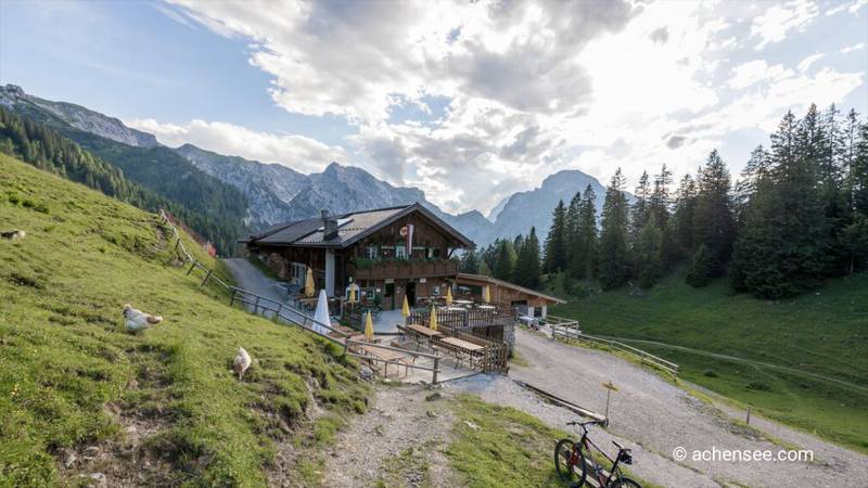 Die urige Bärenbadalm im Naturpark Karwendel