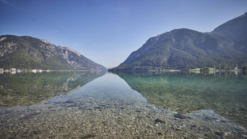 Landschaftsbild Achensee und Gebirge