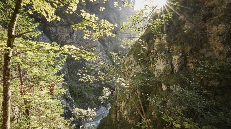 Sonnenstrahlen am Wolfklamm in Tirol